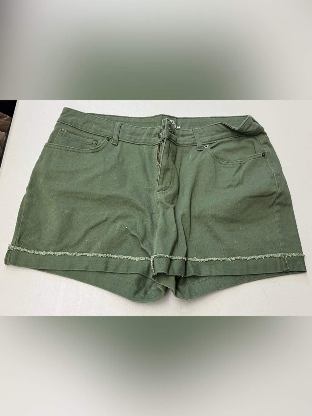 Time and Tru Olive Green Frayed Hem Denim Summer Shorts Woman’s size 14